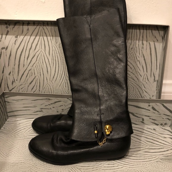 Alexander McQueen flat boots with skulls - Picture 4 of 8